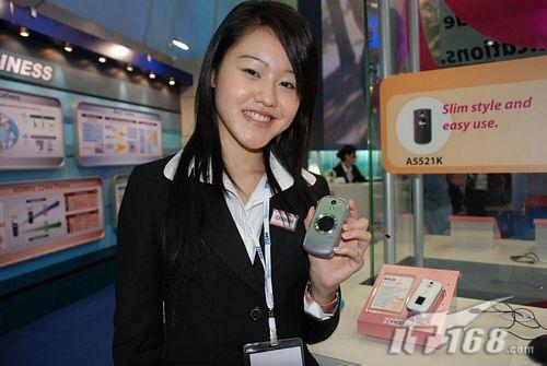 【ITU2006】京瓷MM展示音乐手机W42K