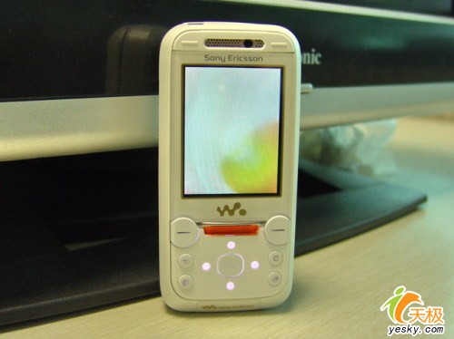 滑盖Walkman 索尼爱立信W850白色版降价_手机