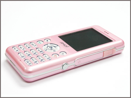 从白色清纯到粉色诱惑,夏新M300手机大玩变脸
