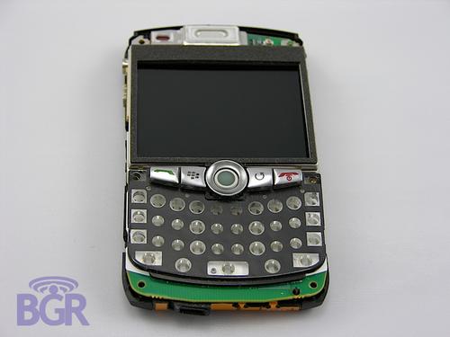 一探黑莓的心 新款智能机8300拆解_手机