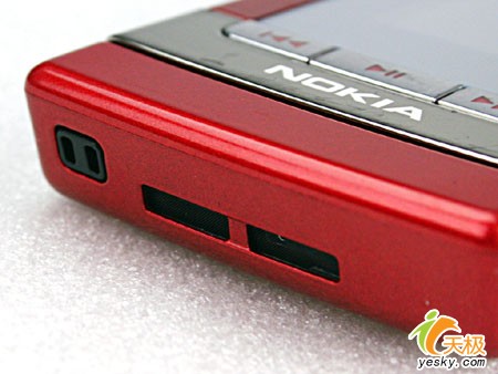 红色风情 诺基亚超薄翻盖N76跌破四千_手机