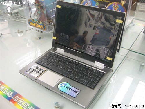 华硕笔记本售5300元送折叠式电脑桌