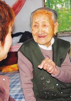 通州最长寿者104岁 老寿星一天能吃5个鸡蛋_