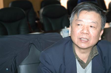 图为:北京大学知识产权学院郑胜利教授演讲