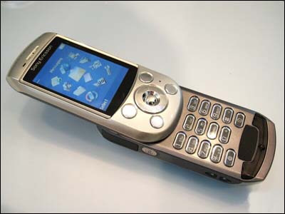 CeBIT2004:索尼爱立信S700手机全真图解_滚