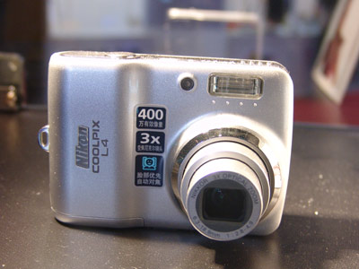 科技时代_直击P&E2006：尼康新品数码相机L4