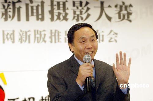 多图:田惠明与张朝阳探讨手机上网看新闻