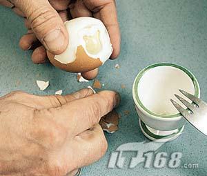 俄罗斯研究人员完成用手机煮鸡蛋实验(组图)