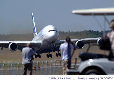 ͼпͳA380״Ӣ޺չ