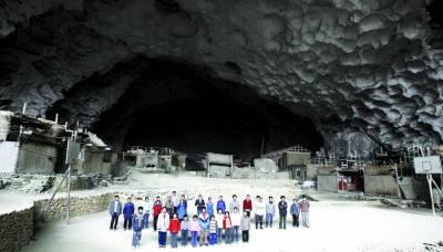 探秘中国最后穴居部落巨大洞穴似世外桃源
