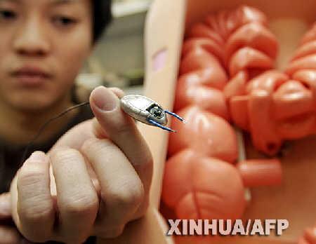 组图：日本推出可进入人体的超小医用机器人