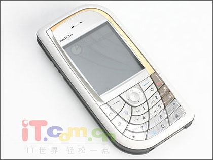 图为:诺基亚7610手机