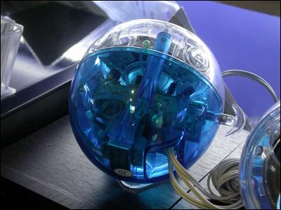 超搞笑硬件:带有3D音效的水晶球音箱(图)