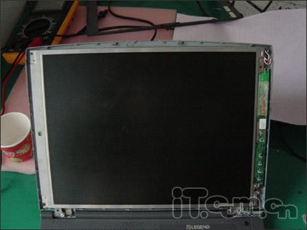 维修纪实:笔记本电脑开机白屏花屏维修