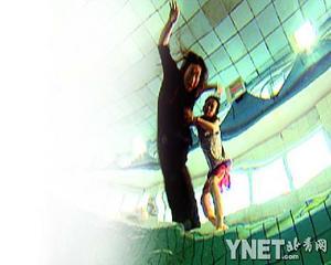 专家试解女孩恐水症内心根源水另有含义?