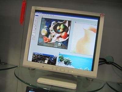 降500：高端夏普SXGA屏幕专业级液晶显示器