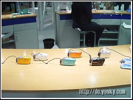 CeBIT2005չְ˹չʾʱи(3)