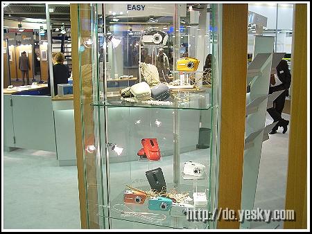 CeBIT2005չְ˹չʾʱи(3)