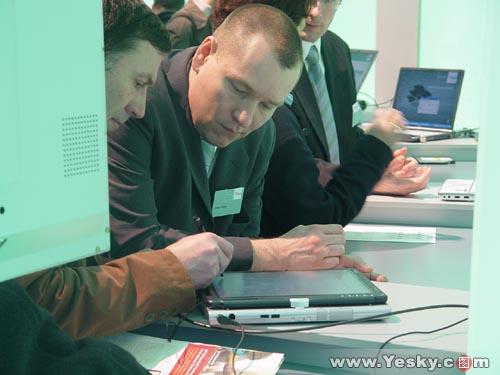 CeBIT2005ʿͨ-չʾ