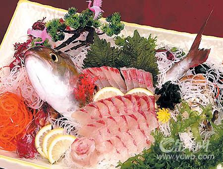 在日本料理店,鱼生的吃法