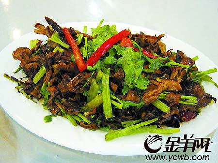 清炒灰树花