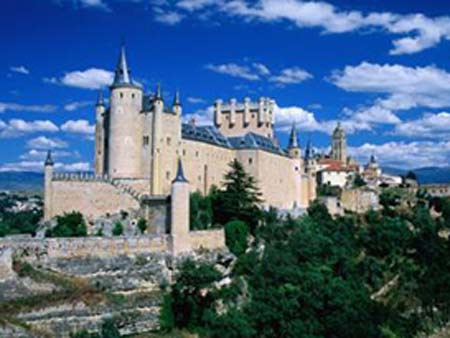 古老的西班牙塞哥维亚城堡(图)(2)