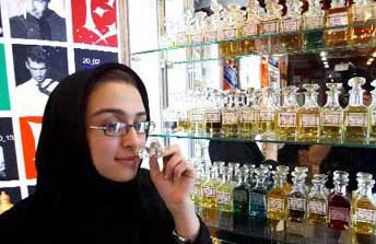 告诉你黑袍子后面真实的伊朗女性(图)