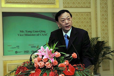 民航总局副局长杨国庆在"2007年区域亚洲航线发展论坛"开幕式上致辞