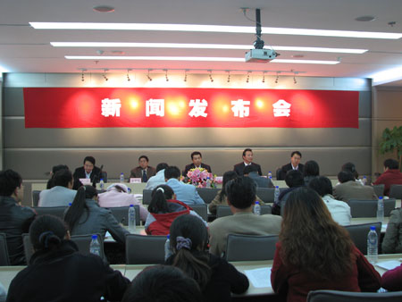 中石油西南地区副总经理 高忠宝、刘杰出席了新闻发布会-云南加大
