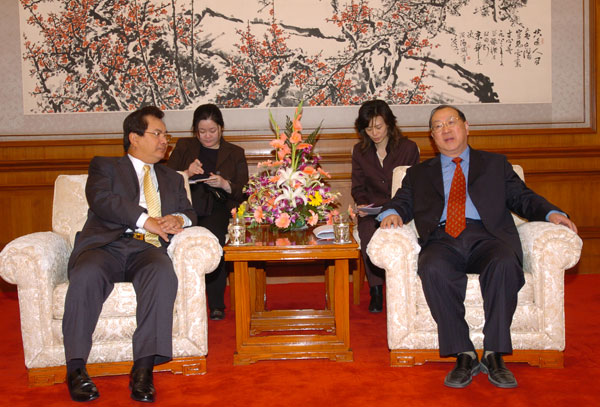 财政部部长金人庆会见来华访问的泰国财长他侬