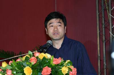图文：科瑞集团总裁安德利果汁董事长郑跃文在演讲