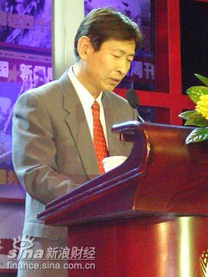 图文：环保总局政策法规司杨朝飞代表潘岳演讲