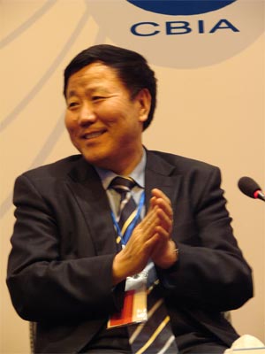 朱新礼在2006中国饮料工业协会年会上接受采