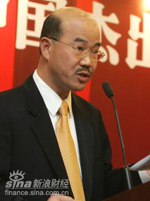 图文:李宁有限公司首席财务官、执行董事陈伟