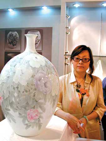 天价汉光釉下彩瓷器亮相潮州国际陶瓷博览会