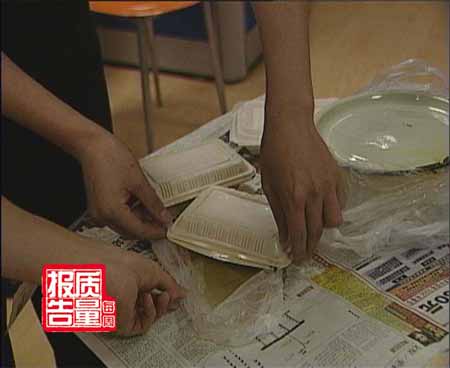 每周质量报告：摸着软用起来漏方便餐盒不方便