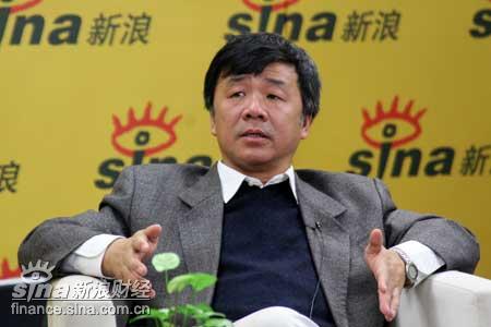 图为天则研究所所长盛洪做客新浪