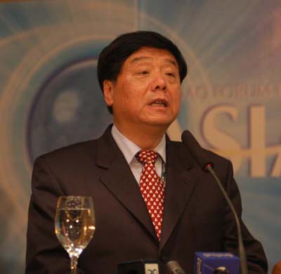 图文:中国商务部副部长于广洲出席并发表