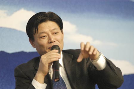 图文:中国民生银行副行长洪崎在互动论坛二_滚