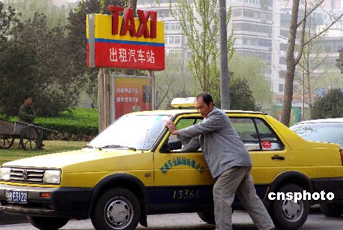 北京出租车公司老板听证会喊冤:凭啥要我降薪