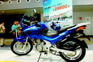 嘉陵600CC摩托零售价达2.98万_滚动新闻