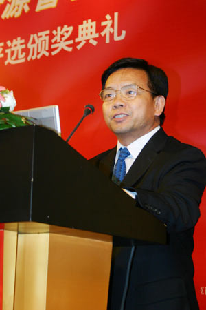 图文:国家劳动和社会保障部法规司副司长余明