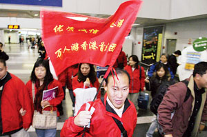 香港市人口_毗邻香港的深圳市管理人口约2000万,海岸线长约240公里,仅盐田港