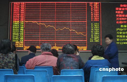 中国股市创十年最大单日跌幅 全球股市全面下