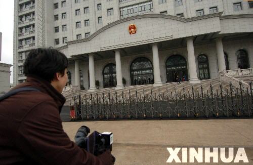 德隆大案一审在武汉中级人民法院正式开庭审理