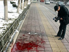女教师当街割腕殉情鲜血喷洒600米