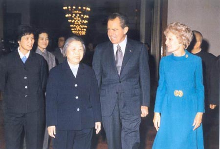 图文:尼克松和夫人在北京拜会邓颖超