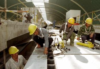 组图:上海磁悬浮加紧建设 机场到市区只需8分