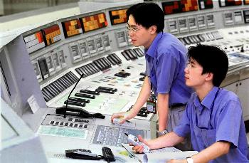 图文:中国核工业集团公司推进核电国产化纪实