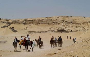 图文:埃及考古专家推断金字塔并非由奴隶建造
